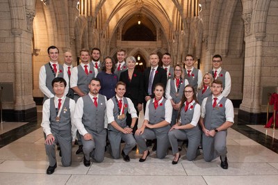 Les membres d'quipe Canada WorldSkills 2017 avec l'honorable Patty Hajdu, ministre de l'Emploi, du Dveloppement de la main-d'oeuvre et du Travail, Shaun Thorson, chef de la direction de Skills/Comptences Canada (SCC), Lisa Frizzell du conseil d'administration national de SCC, et Luc Morin, chef d'quipe, au Parlement,  Ottawa. (Groupe CNW/Skills/Comptences Canada)