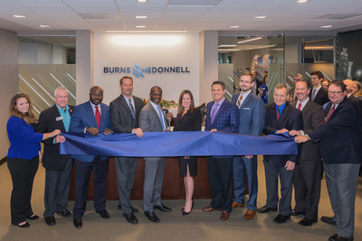 Engineering, architecture, construction, environmental and consulting firm, Burns & McDonnell, celebrated the completion of its Atlanta office expansion with a ceremonial ribbon cutting with Metro Chamber of Commerce representative. Pictured left to right: KayLa Marti, Jack Murphy (Metro Atlanta Chamber of Commerce), Dotun Famakinwa, Scott Feuerborn, Oko Buckle, Tara McCullen, Paul Fischer, Nathan Newman, Shawn DeKold, Joe Leggio and Hill Baughman.