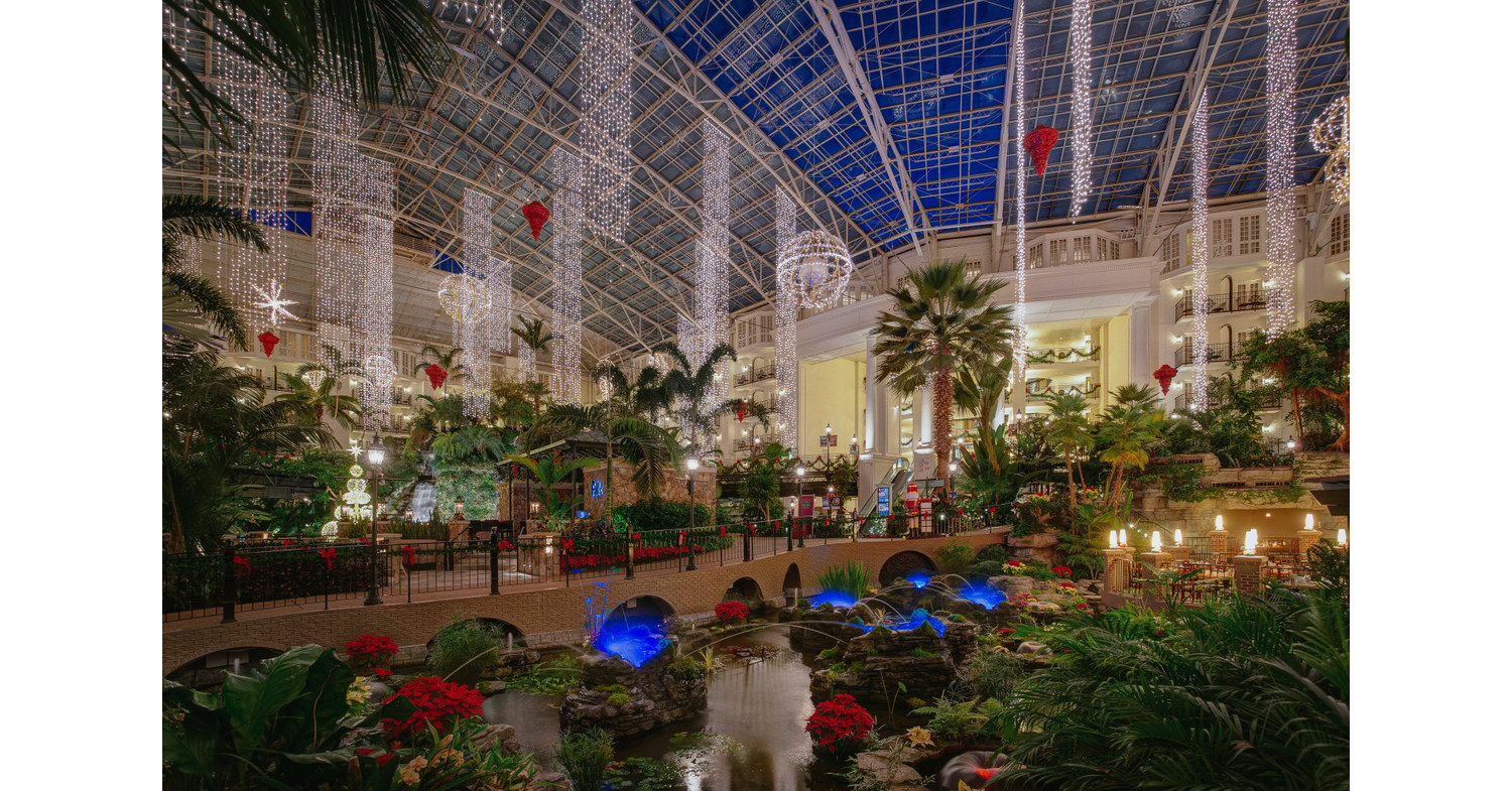 Opryland gears up for 40th annual 'A Country Christmas' featuring The Polar  Express