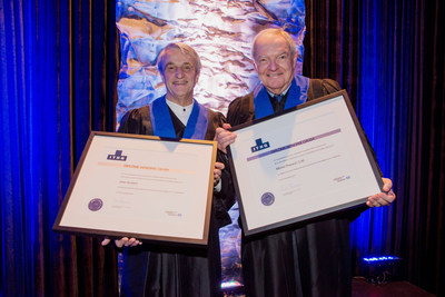 Jean Soulard et Michel Phaneuf, C.M., rcipiendaires d'un diplme honoris causa (Groupe CNW/Institut de tourisme et d'htellerie du Qubec)