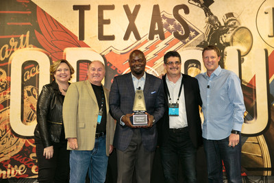 NFL Hall of Famer Emmitt Smith presented a Strategic Product Award for IoT to Zipit at the AT&T Partner Exchange Summit in Dallas, TX.