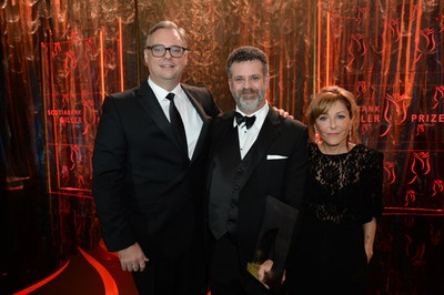 Michael Redhill is the winner of the 2017 Scotiabank Giller Prize, for his novel Bellevue Square, published by Doubleday Canada. (Pictured here left to right: John Doig, Chief Marketing Officer at Scotiabank, Michael Redhill, Winner of the 2017 Scotiabank Giller Prize, Elana Rabinovitch, Executive Director, Scotiabank Giller Prize) (CNW Group/Scotiabank)
