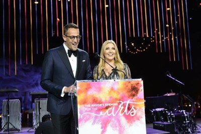 Noah Cappe and Cheryl Hickey host the Mayor's Evening for the Arts at the Metro Toronto Convention Centre. The event raised money in support of Arts in the Parks, a Toronto Arts Foundation initiative that brings free arts events to parks across the city. (CNW Group/Toronto Arts Foundation)