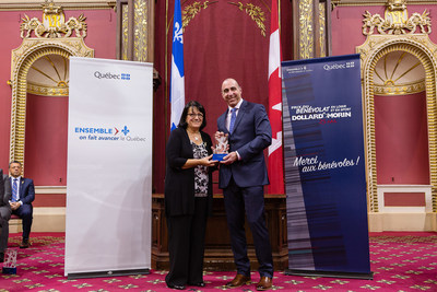 Flicitations  Mme Nicole Villeneuve, laurate de la rgion de la Capitale-Nationale (Groupe CNW/Cabinet du ministre de l'ducation, du Loisir et du Sport)