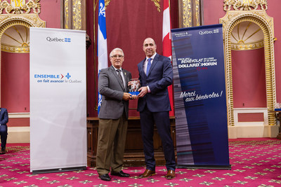 Félicitations aux lauréats de la région du Bas-Saint-Laurent, Mme Ariane Plourde et M. Yves Lévesque (Groupe CNW/Cabinet du ministre de l'Éducation, du Loisir et du Sport)