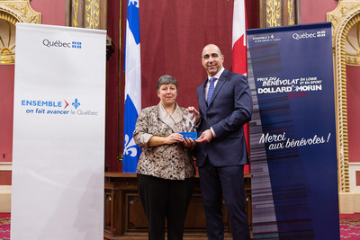 Félicitations aux lauréats de la région de Lanaudière, Mme Michelle Picard et la famille Cinq-Mars–Rodrigue (Groupe CNW/Cabinet du ministre de l'Éducation, du Loisir et du Sport)