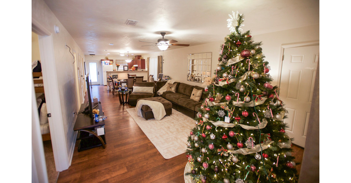 Aaron's And Progressive Leasing Fill New Homes For The Holidays With