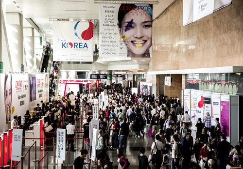 2017 Cosmoprof Asia registers 83,793 visitors representing 135 countries, +9% compared with last year (PRNewsfoto/Cosmoprof Asia)