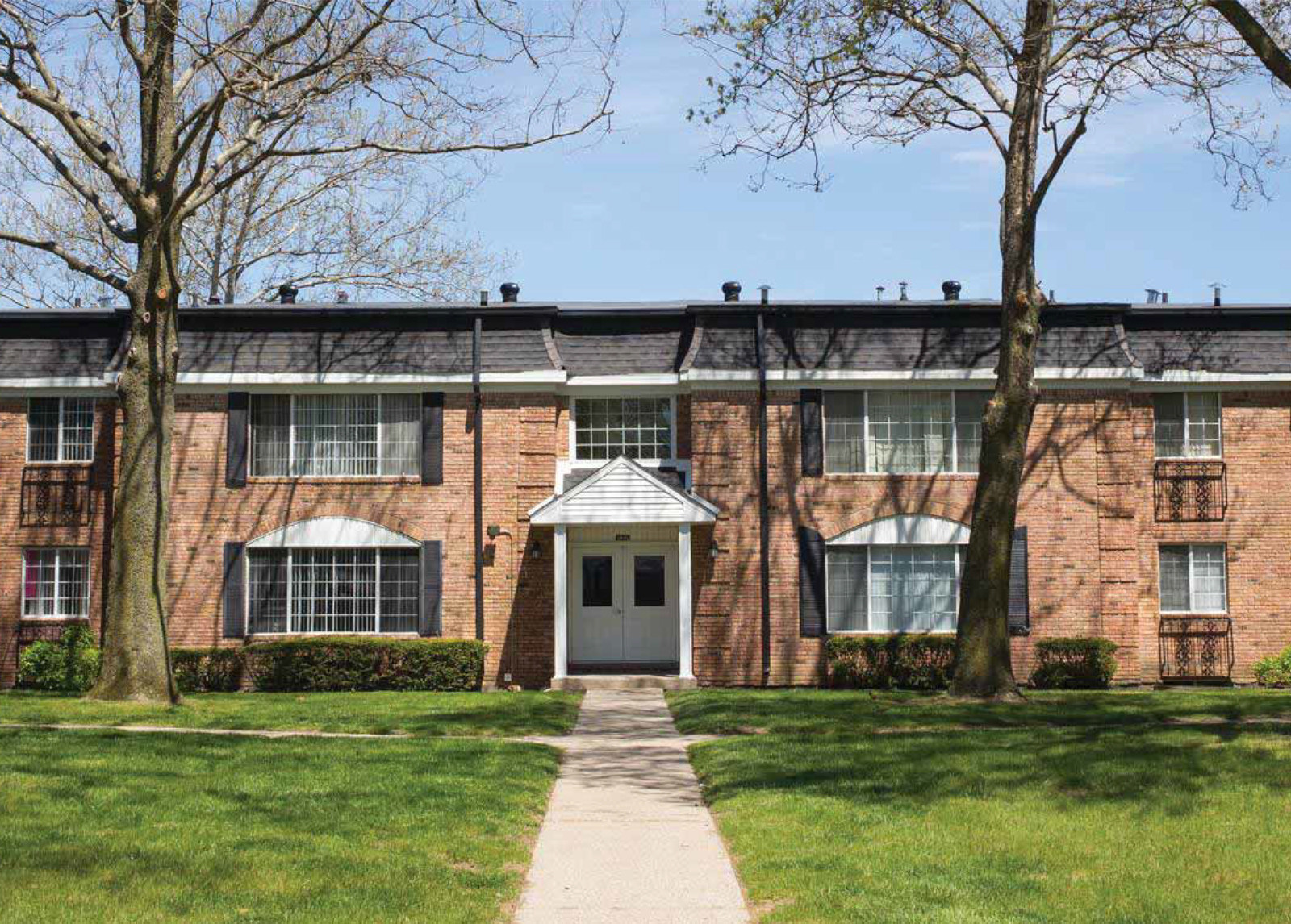 Goldoller Real Estate Investments Buys Silver Oaks And Sutton Place Two Communities In Metro Detroit