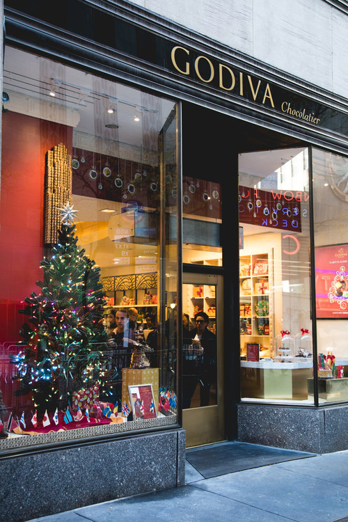 Live Chocolate GODIVA Art Installation Inspired by Rockefeller Center® Tree Lights Up at Consumers’ Tweets