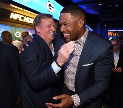 NFL Commissioner ROGER GOODELL and Pro Football Hall of Famer MICHAEL STRAHAN kick off NFL Experience’s opening last night in Times Square. (CNW Group/Cirque du Soleil Canada inc.)