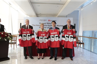 Michael Tremblay, CEO Invest Ottawa, Premier Kathleen Wynne, Ken Hu, Rotating CEO and Deputy Chairman, Huawei Technologies and Richard Waterhoue, VP, CENGN (CNW Group/Huawei)