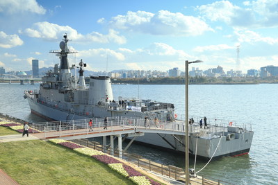 El Seoul Battleship Park se inauguró en noviembre de 2017 a orillas del río Han.