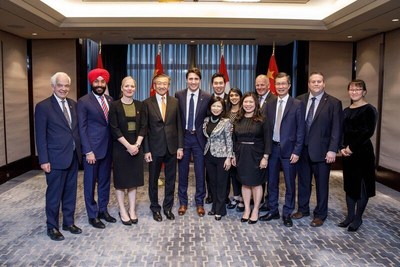 The Government of Canada, the Government of Ontario and Tourism Toronto meet with Amway China announcing Toronto as the winning bid for Amway China's Leadership Seminar in 2020 (CNW Group/Tourism Toronto)