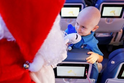 Envolez-vous à la recherche du père Noël : une 13e édition remplie de magie grâce à Air Transat et la Fondation Rêves d'enfants (Groupe CNW/Transat A.T. Inc.)