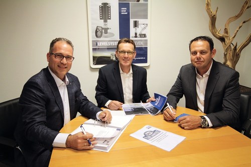 Kay Fischer (E&P Germany / Reisemobil-Service Fischer) and also Pierre Blom and Eric Klinkenberg (E&P Netherlands) will retain their key functions as a management team under the wings of AL-KO Vehicle Technology (in the photo from left to right).