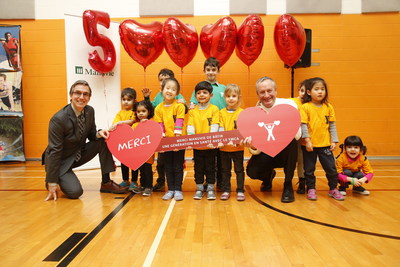 From left to right: Mr. Stéphane Vaillancourt, President and CEO of the YMCAs of Québec, Mr. Richard Payette, President and CEO, Manulife Quebec, surrounded by YMCA children. (CNW Group/YMCA)