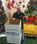 Arizona Flower Market Gives Away 12,000 Roses in Exchange for Toy/Food Donations Benefiting Local Families in Need During the Christmas Holidays