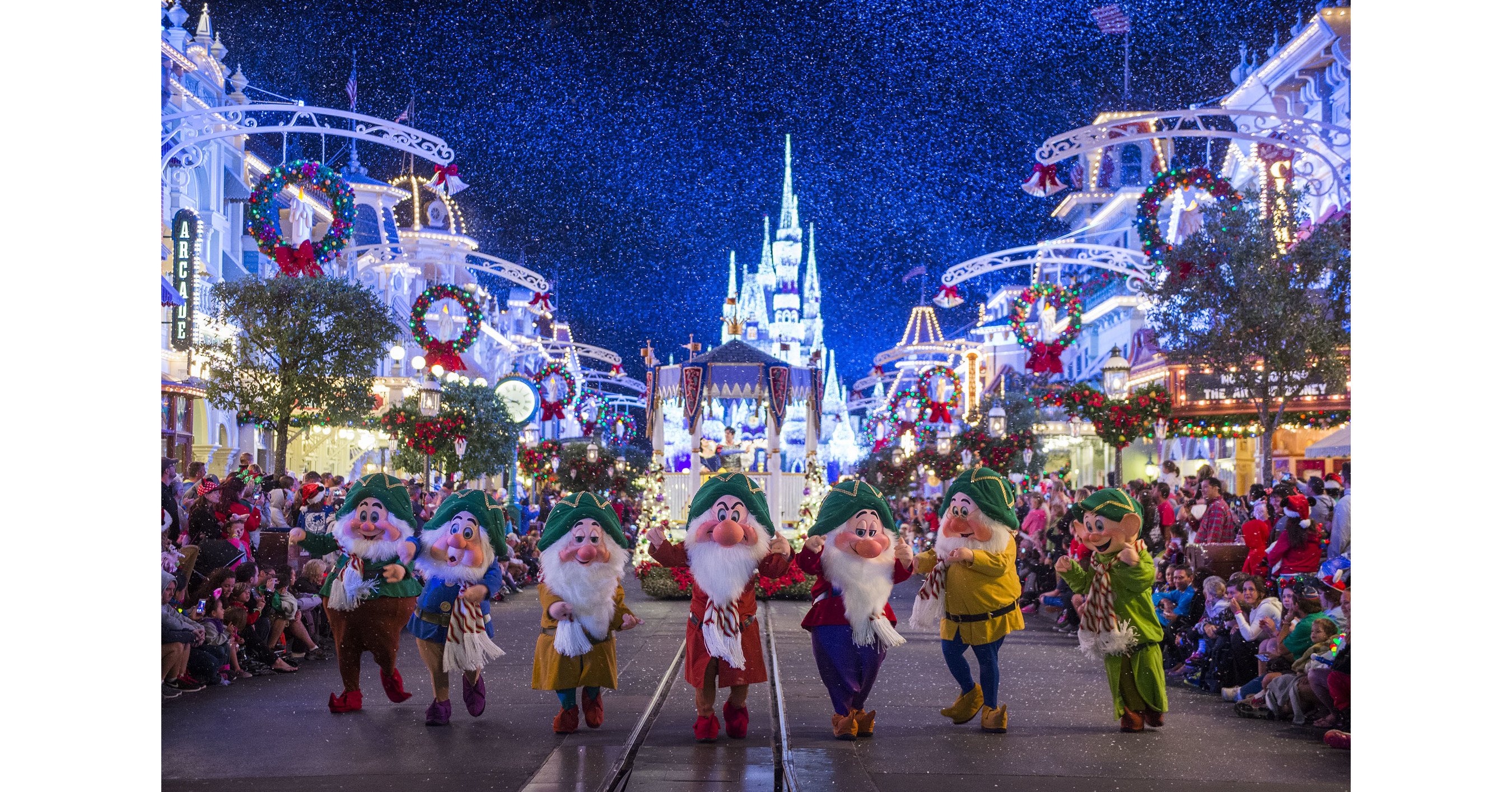 'Tis the Season to Celebrate With Travelzoo and Disney on Facebook Live