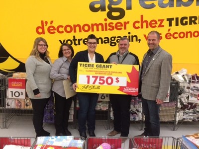 The Giant Tiger store in Rivière-du-Loup is donating $1,750 to the Carrefour d'Initiatives Populaires de Rivière-du-Loup food bank. (CNW Group/Giant Tiger Stores Limited)