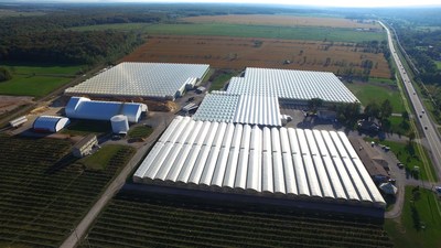Aerial view of the greenhouses (CNW Group/Canopy Growth Corporation)