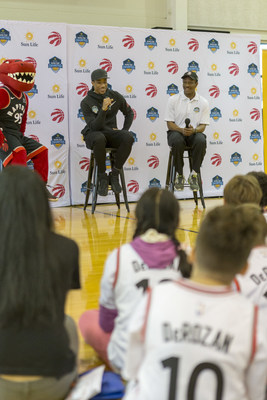 Sun Life Dunk for Diabetes ambassadors DeMar DeRozan of the Toronto Raptors, along with head coach Dwane Casey, helped celebrate the amazing work of the Boys and Girls Clubs of Canada’s youth as they successfully completed the type 2 diabetes prevention program. (CNW Group/Sun Life Financial Inc.)