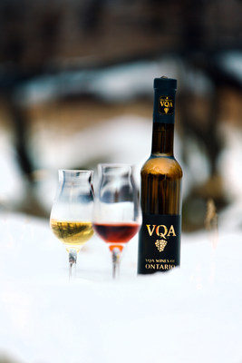 VQA Wines of Ontario Icewine in the Vineyard (CNW Group/Wine Marketing Association of Ontario)