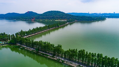 The East Lake Greenway of Wuhan City, China (PRNewsfoto/Wuhan)