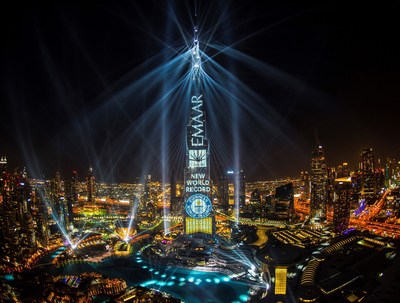 O espetáculo ?Light Up 2018? da Emaar foi registrado nos RECORDES MUNDIAIS DO GUINNESS com o título de ?maior espetáculo de luz e som em um único prédio?, realizado no Burj Khalifa (PRNewsfoto/Emaar Properties)