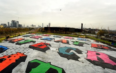 Zippo和街头艺术家Ben Eine在东伦敦创造面积为17,500平方米的巨幅画作