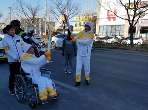 Un porteur de flambeau spécial fait ses débuts aux Jeux olympiques d'hiver de PyeongChang