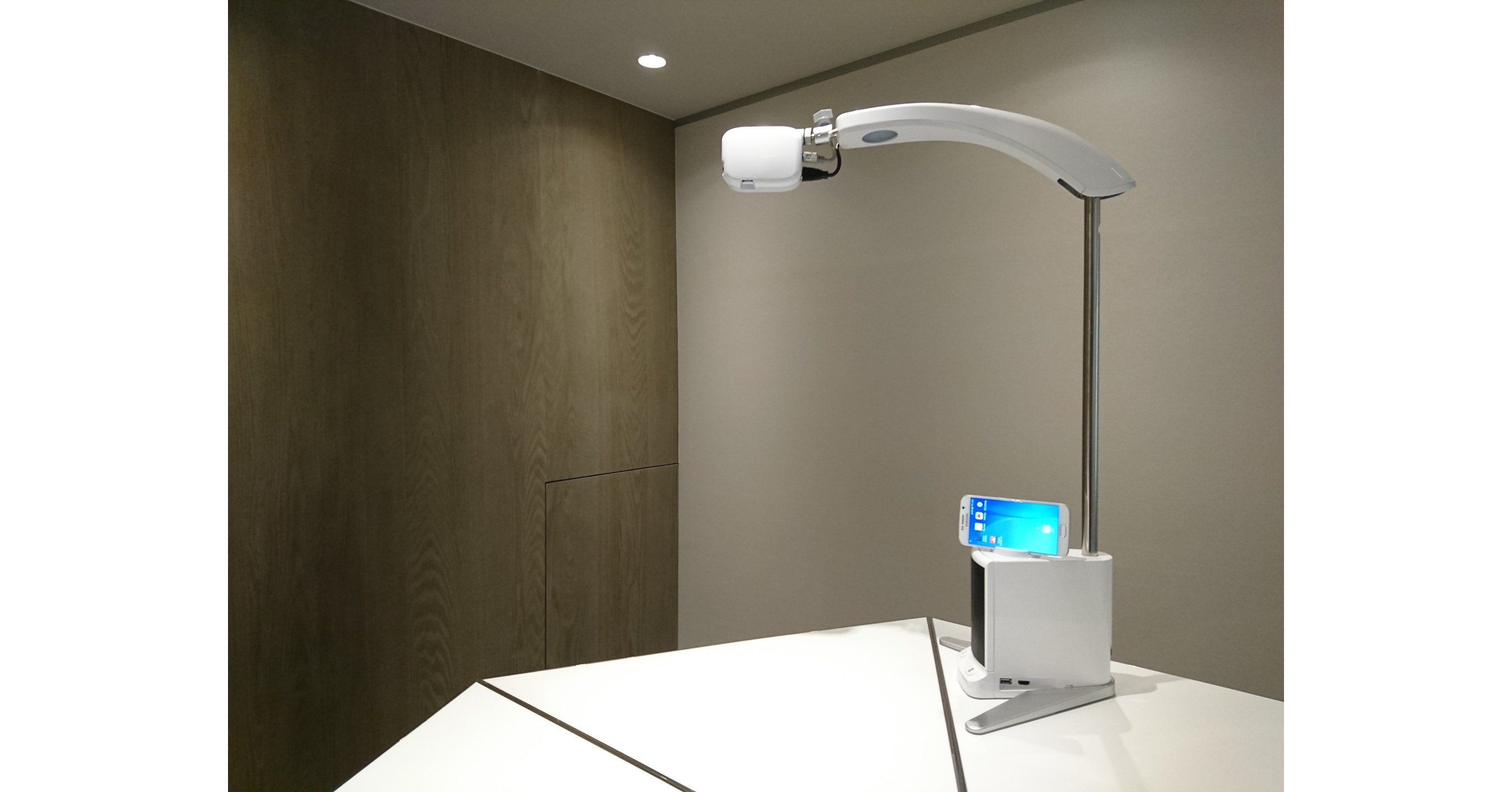 Yinscorp Showcases Count Projector, a Desk Lamp/Projector Platform ...