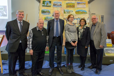 From left to right: Artist-painter John Ryan is joined by Pierre Dubois, affected by Alzheimer’s, Société Alzheimer de Lanaudière, Dr. Alain Robillard, neurologist, Hôpital Maisonneuve-Rosemont, Pascale Godbout, art-therapist, Société Alzheimer de Montréal , Lisette Joly, President of the Board and Jean-Francois Lamarche, General Director and CEO, both from the Federation of Quebec Alzheimer Societies (FQAS), to unveil in Montréal on January 10, 2018, the first phase of the provincial mural created with the collaboration of people affected from the 20 Alzheimer Societies throughout Quebec. (CNW Group/Federation of Quebec Alzheimer Societies)