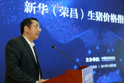 Governor of Rongchang District of Chongqing Municipality Li Zhongwu addresses the conference