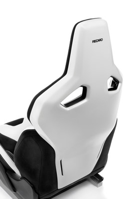 Ultra-slim design: Recaro’s RPSP is generating more space, provided by the body-shaped composite seat structure and thin IntelliTech™ foam.