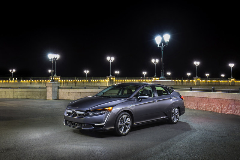 Honda Clarity Series and CR-V Honored as the Most Innovative Car and SUV By 2018 Edmunds CES Tech Driven Awards
