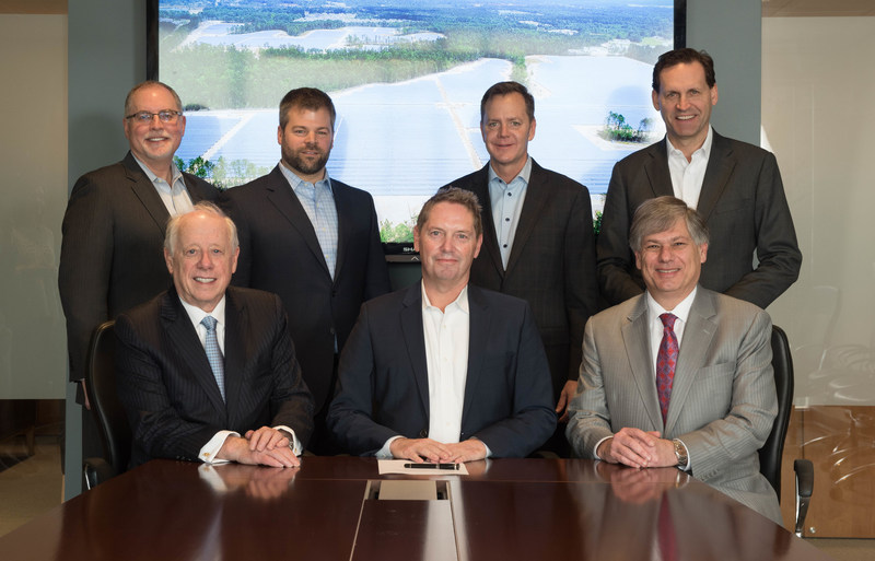 Standing left to right: Silicon Ranch board member Byron Smith; Shell GM Solar Projects, Shell New Energies, Boris Schubert; Silicon Ranch Co-Founder and CFO Reagan Farr; Silicon Ranch Chief Corporate Development Officer David Vickerman; Sitting left to right: Silicon Ranch Chairman Phil Bredesen; Shell VP of Solar Marc van Gerven; Silicon Ranch Co-Founder and CEO Matt Kisber