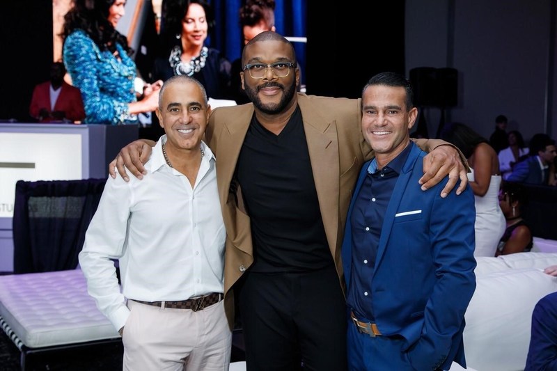 Tyler Perry with Ozzie Areu (left) and Will Areu (right)