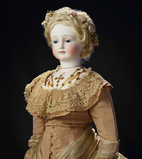 Une poupée vendue 102.400 € aux enchères, un record de vente pour la  Galerie de Chartres - Chartres (28000)