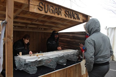 Maple taffy at Sugar Shack TO 2017 (CNW Group/Water's Edge Festivals & Events)