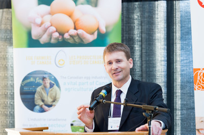 Dr. Nathan Pelletier est le tout premier titulaire d’une chaire de recherche industrielle en durabilité du CRSNG et des Producteurs d’œufs du Canada. (Groupe CNW/Producteurs d'oeufs du Canada)