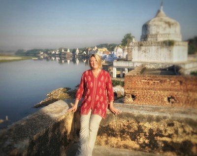 India traveller and blogger Mariellen Ward of Breathedreamgo.com in Bateshwar. (CNW Group/Breathedreamgo)