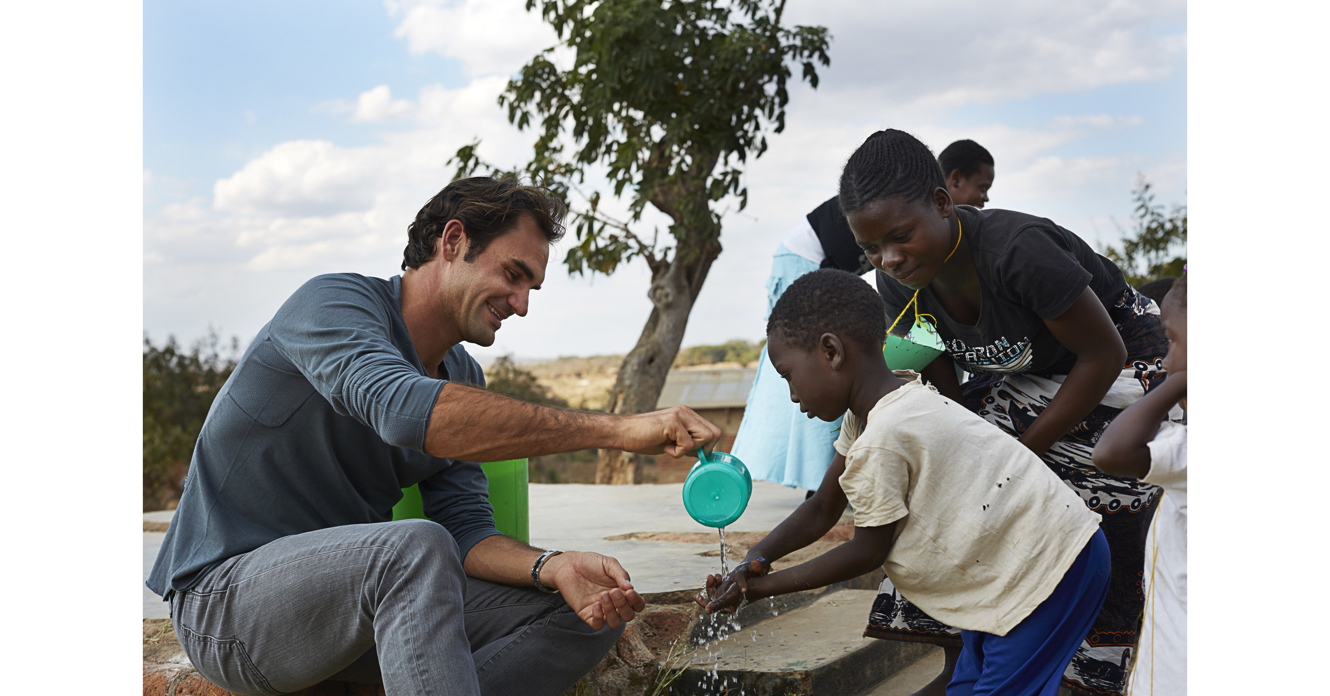 Волонтеры в африку. Роджер Федерер в Африка. Роджер Федерер благотворительность. Благотворительность в Африке. Волонтеры в Африке.