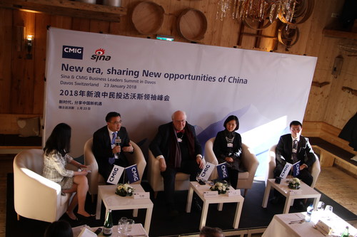 Table ronde lors du sommet (PRNewsfoto/China Minsheng Investment Group)