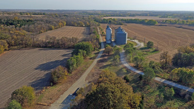 An overhead view from the Blue Springs Trailhead of the Chief Standing Bear Trail, named for the Ponca Tribe's legendary leader. Rails-to-Trails Conservancy's 2017 Rail-Trail Champions, Ross Greathouse and Lynn Lightner, were instrumental in funding and building the trail. Photo courtesy Rails-to-Trails Conservancy, credit Don Rice.