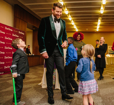 Country music superstar Brett Eldredge meets with several St. Jude patients backstage before a recent concert. (Photo credit: Lyft)