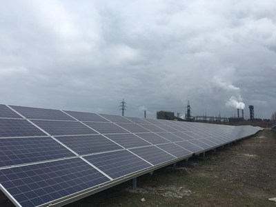 Solar panels installed on the territory of the new station (CNW Group/TIU Canada)