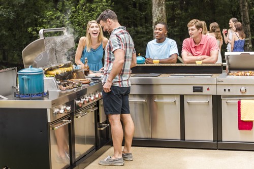 Char-Broil's new Modular Outdoor Kitchen (PRNewsfoto/Char-Broil, LLC)