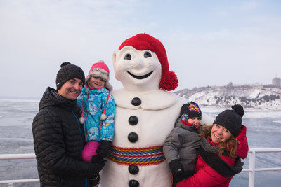 Bonhomme  bord du traversier  la traverse Qubec-Lvis. Crdit photo : Francis Gagnon (Groupe CNW/Socit des traversiers du Qubec)