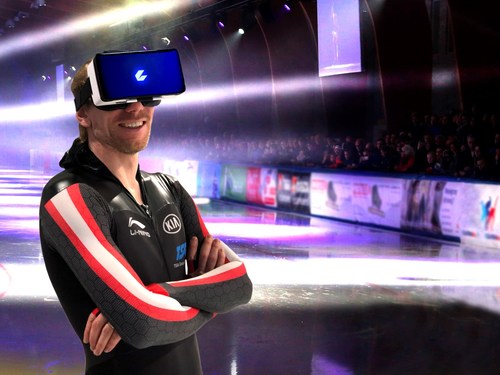 World record holder Ted-Jan Bloemen in CEEK virtual reality headset (CNW Group/CEEK VR, Inc.)